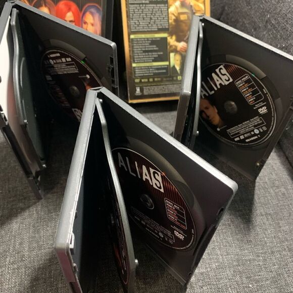 Alias DVD season 1 & 2 - Picture 3 of 4